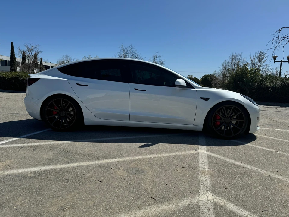 2021 Tesla Model 3 Performance - Image 25 of 31