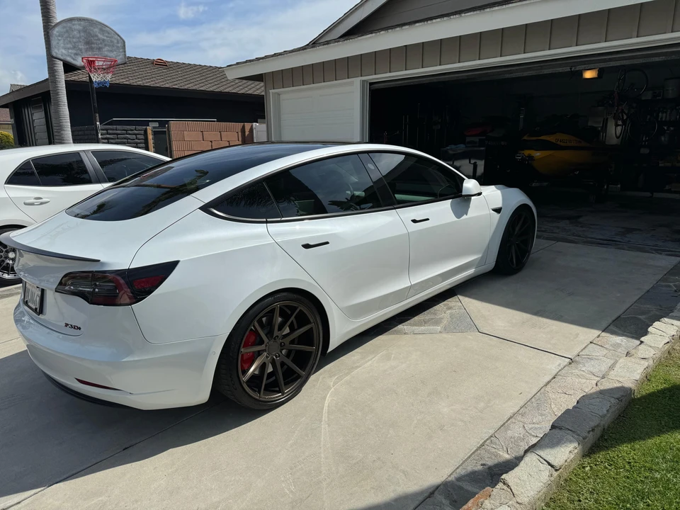 2021 Tesla Model 3 Performance - Image 23 of 31