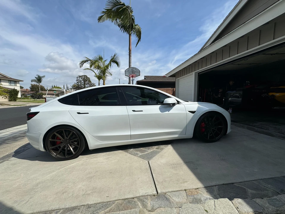 2021 Tesla Model 3 Performance - Image 24 of 31