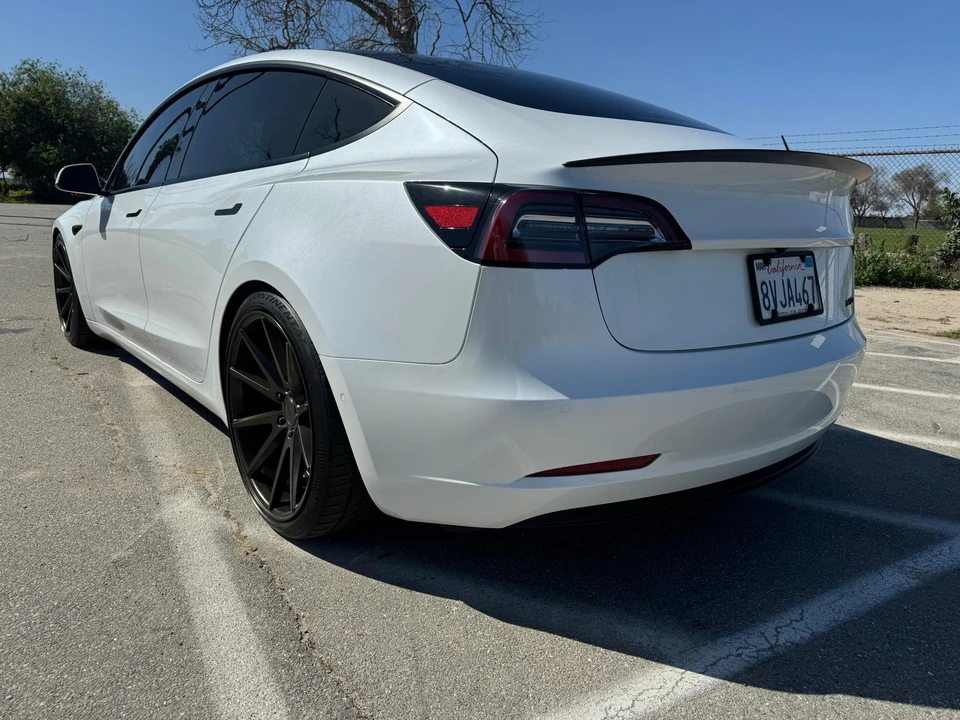 2021 Tesla Model 3 Performance - Image 17 of 31