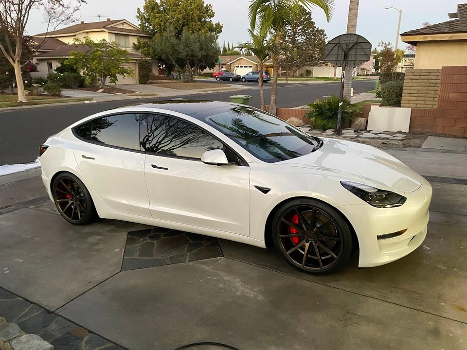 2021 Tesla Model 3 Performance - Image 26 of 31