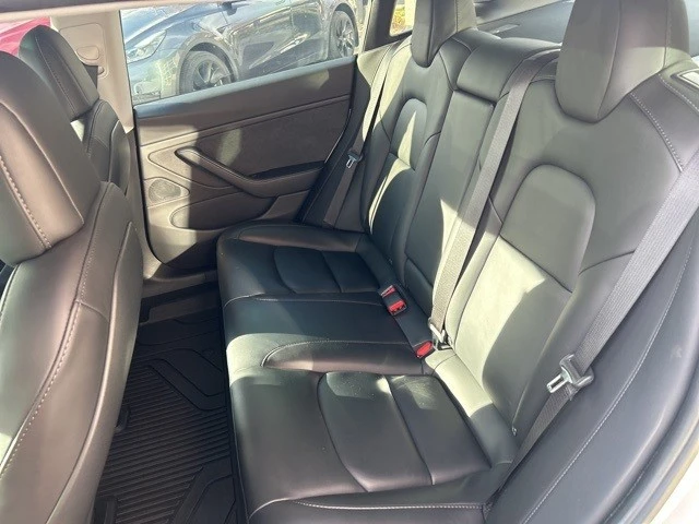 2021 Tesla Model 3 Performance - Image 16 of 21