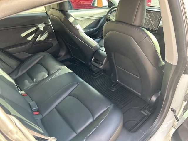 2021 Tesla Model 3 Performance - Image 19 of 21