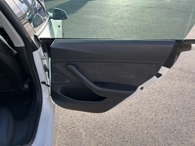 2021 Tesla Model 3 Performance - Image 18 of 21