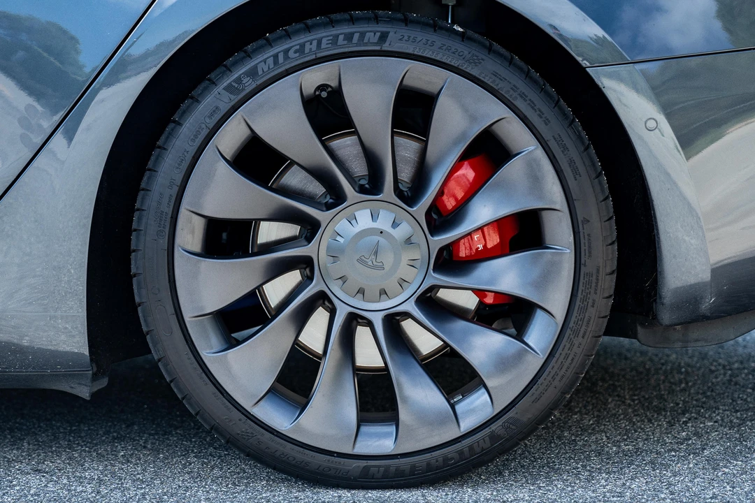 2021 Tesla Model 3 Performance - Image 29 of 31