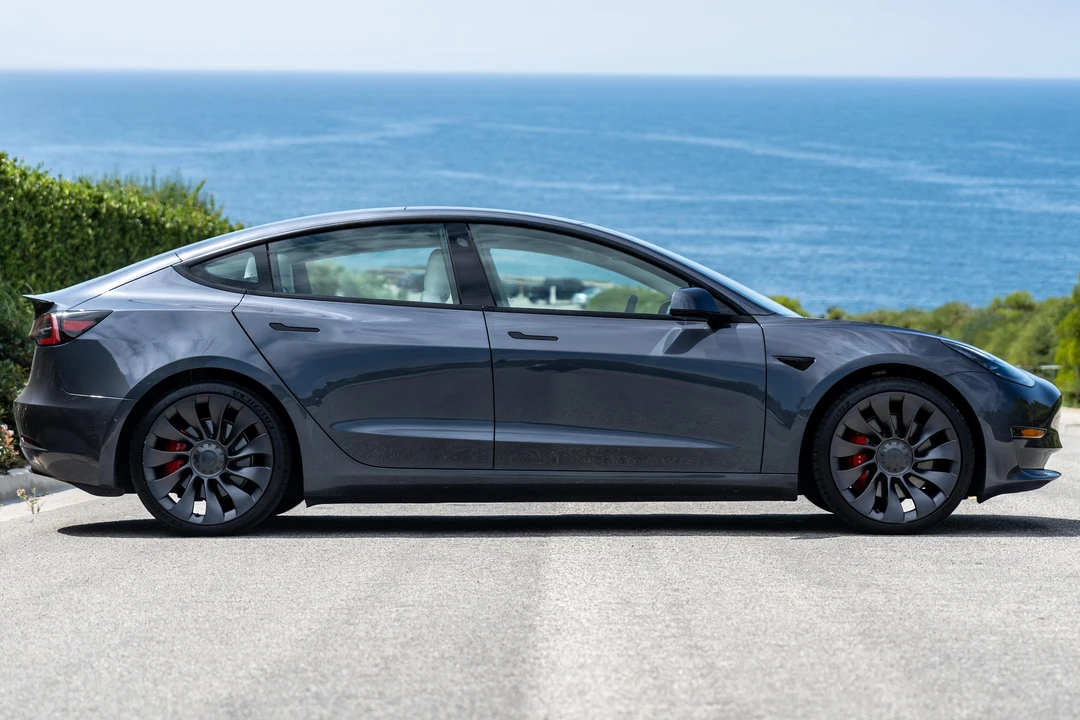 2021 Tesla Model 3 Performance - Image 3 of 31