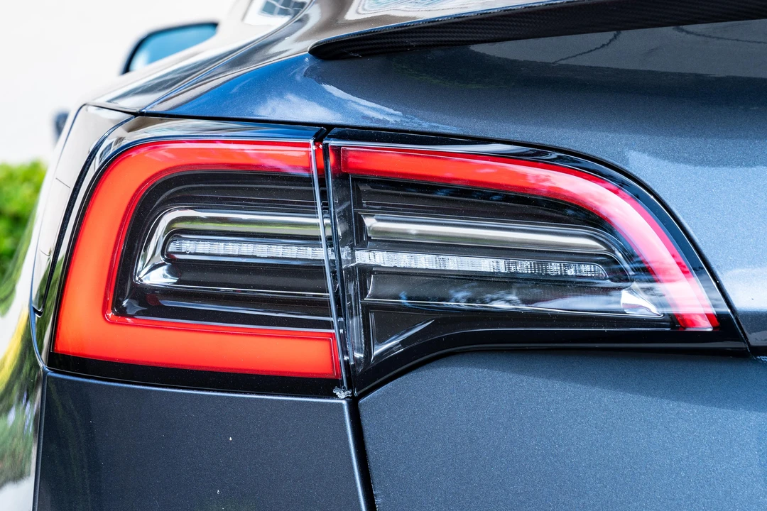 2021 Tesla Model 3 Performance - Image 18 of 31