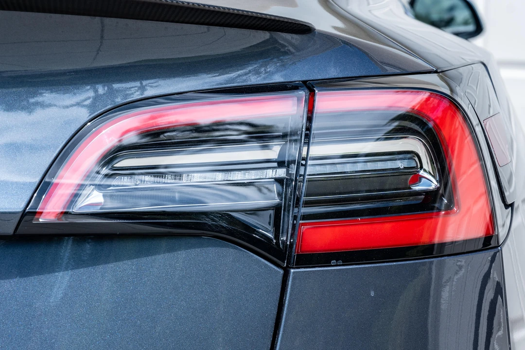 2021 Tesla Model 3 Performance - Image 21 of 31