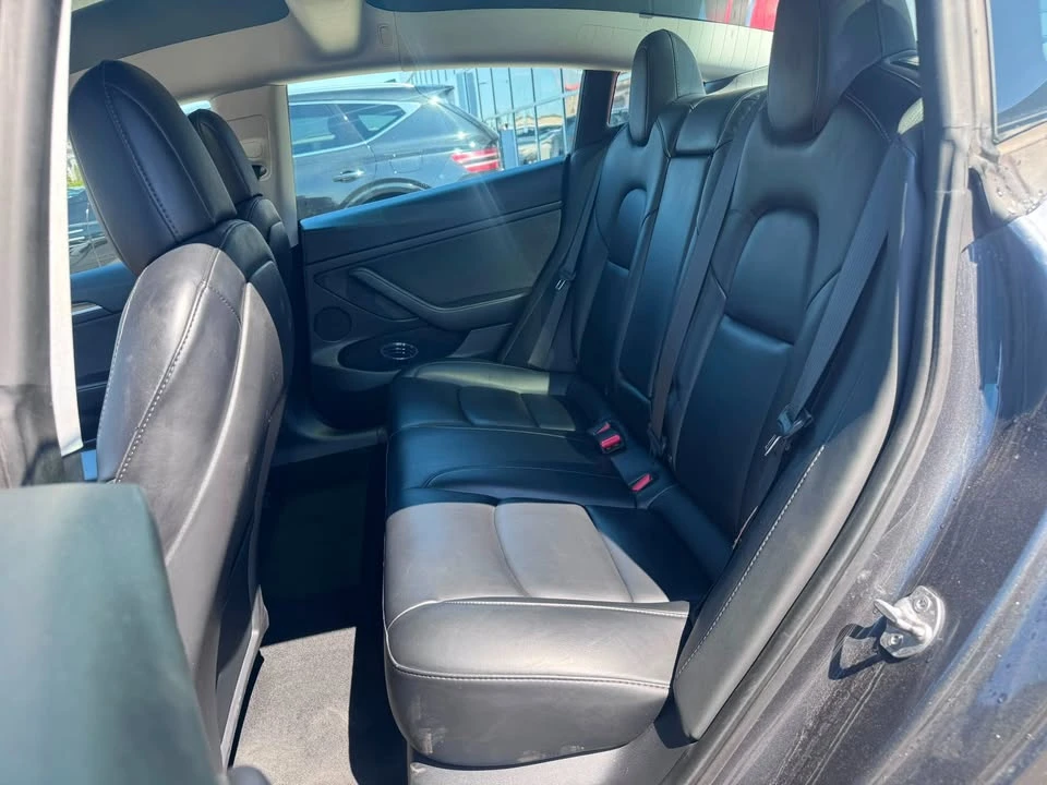 2021 Tesla Model 3 Performance - Image 9 of 11