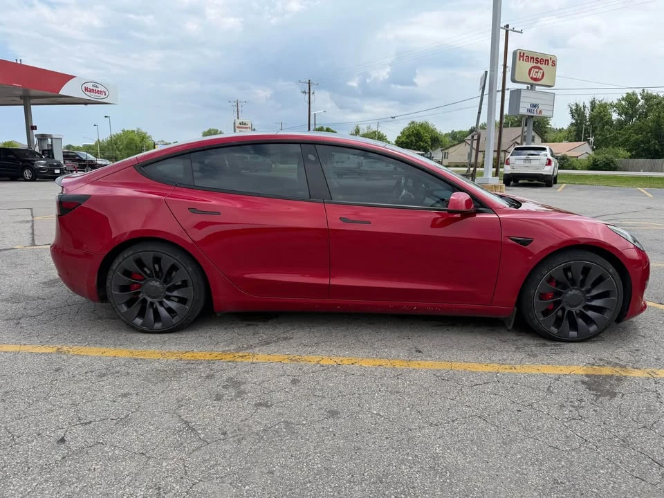 2021 Tesla Model 3 Performance - Image 2 of 4