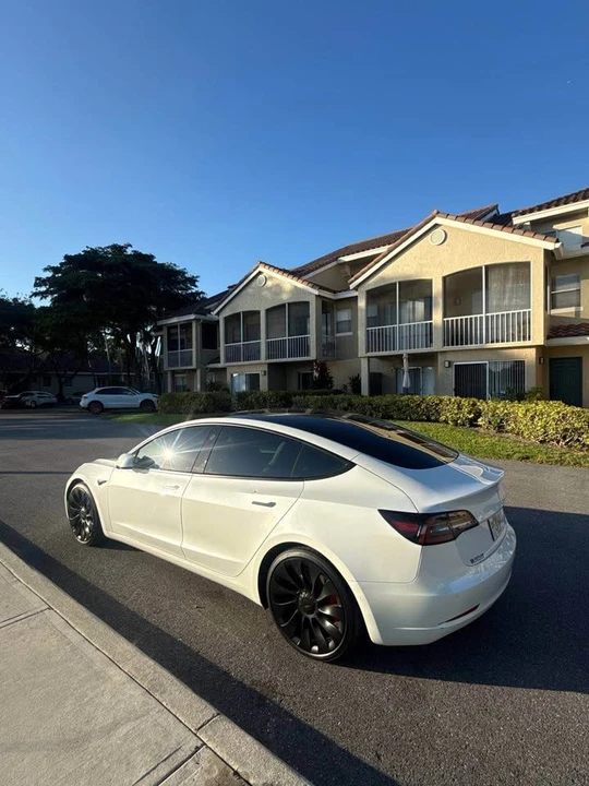 2021 Tesla Model 3 Performance - Image 9 of 12