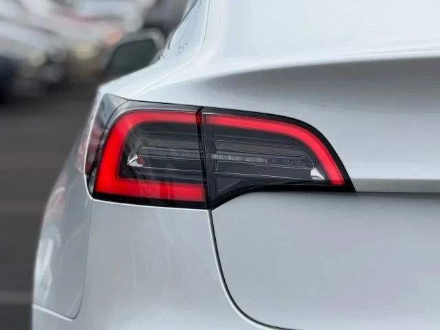 2021 Tesla Model 3 Performance - Image 9 of 12