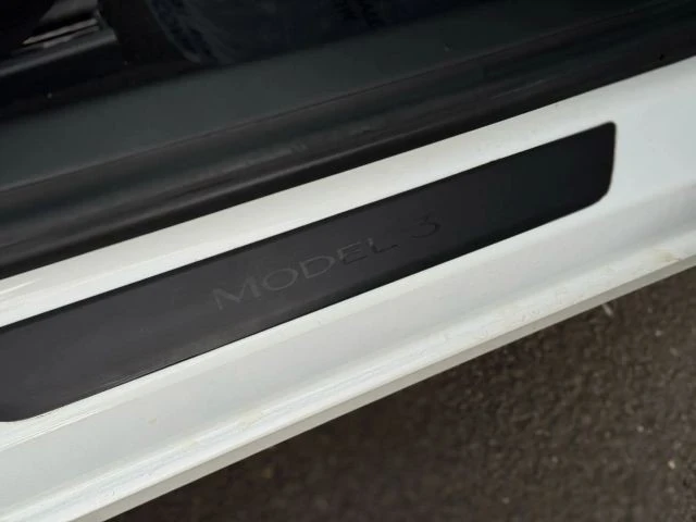 2021 Tesla Model 3 Performance - Image 13 of 21