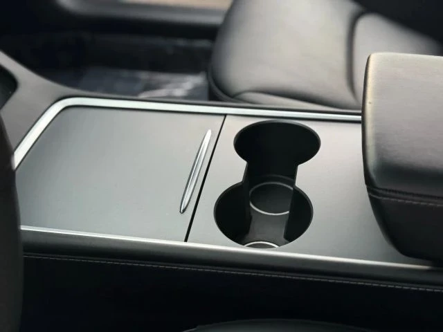 2021 Tesla Model 3 Performance - Image 19 of 21