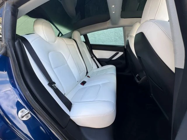 2021 Tesla Model 3 Performance - Image 18 of 21