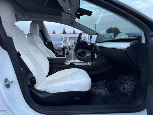 2021 Tesla Model 3 Performance - Image 14 of 21