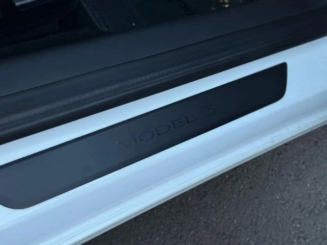 2021 Tesla Model 3 Performance - Image 15 of 21