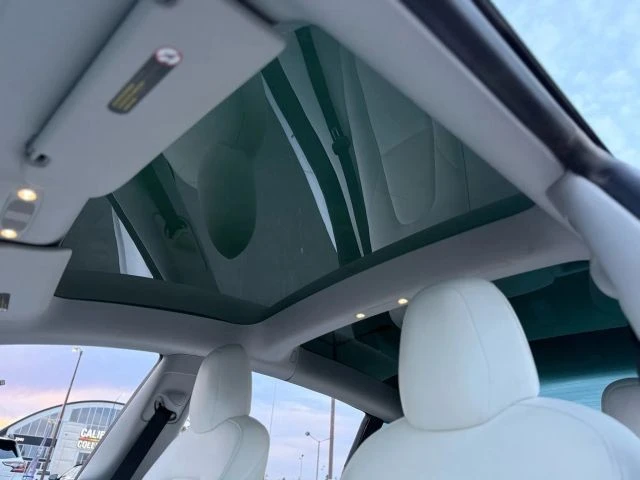 2021 Tesla Model 3 Performance - Image 19 of 21