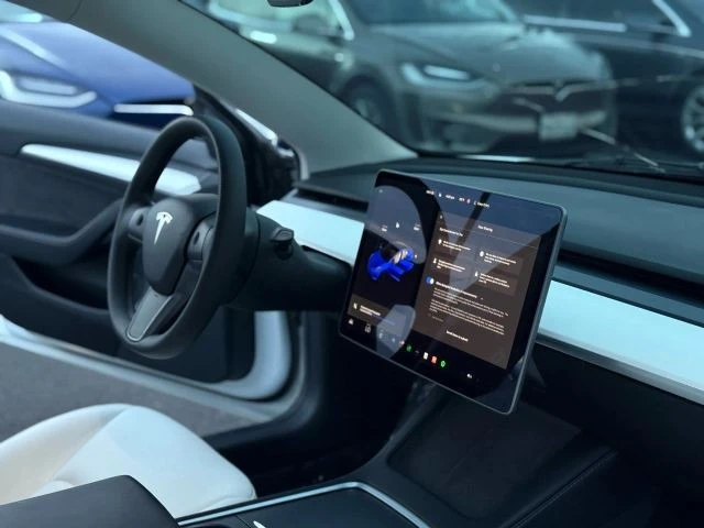 2021 Tesla Model 3 Performance - Image 16 of 21