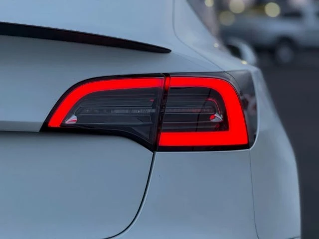 2021 Tesla Model 3 Performance - Image 9 of 12