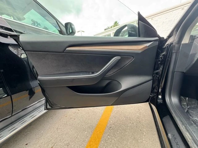 2021 Tesla Model 3 Performance - Image 5 of 8