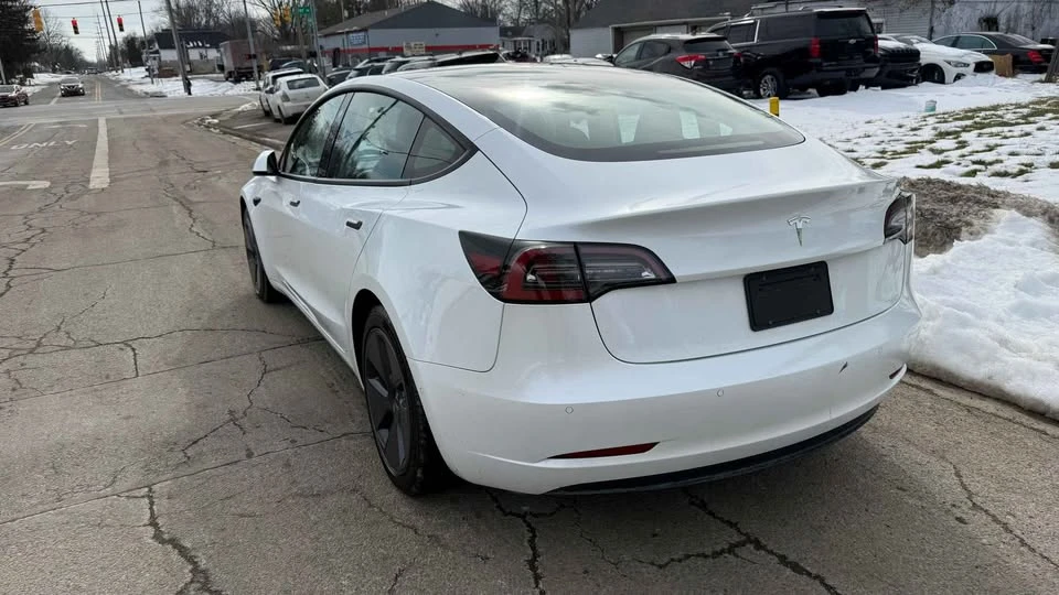 2021 Tesla Model 3 - Image 10 of 20