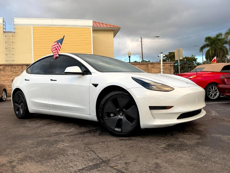 2021 Tesla Model 3 - Image 2 of 21