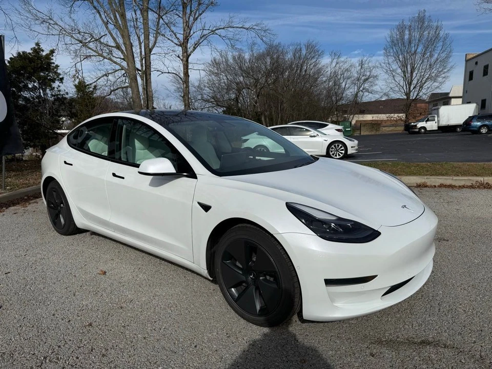 2021 Tesla Model 3 - Image 3 of 12