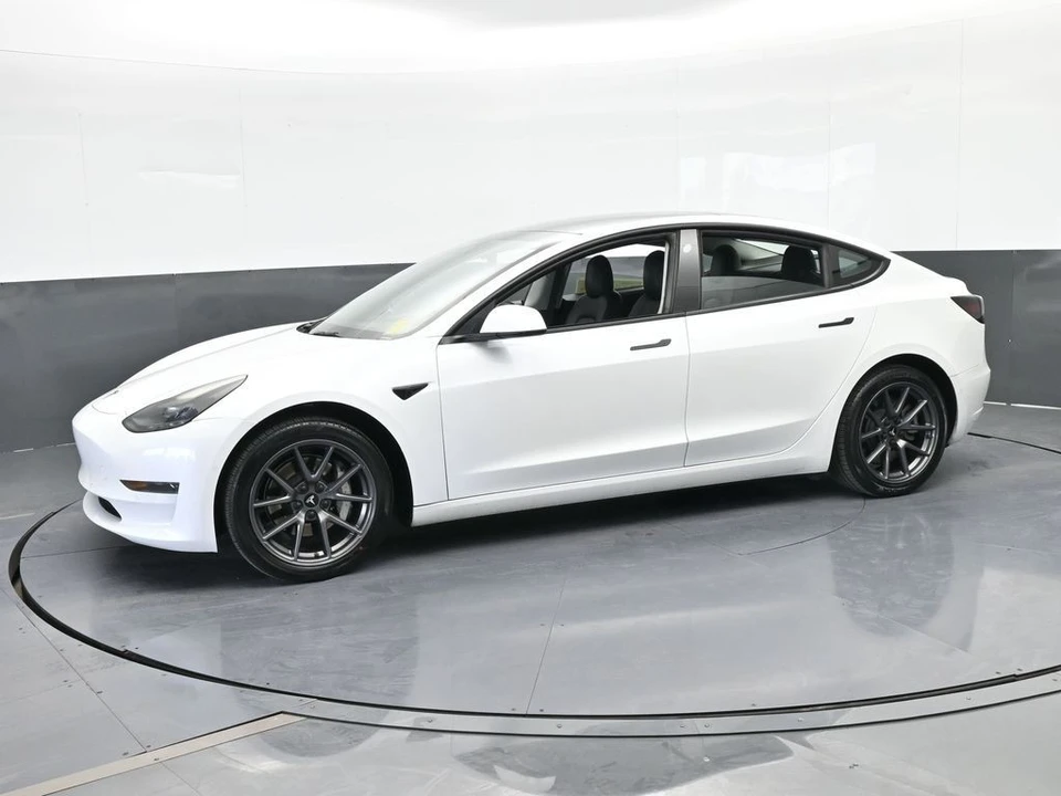 2021 Tesla Model 3 - Image 2 of 12