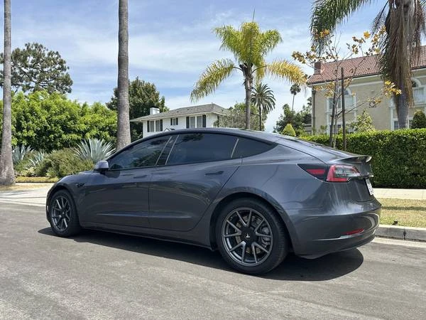 2021 Tesla Model 3 - Image 3 of 26