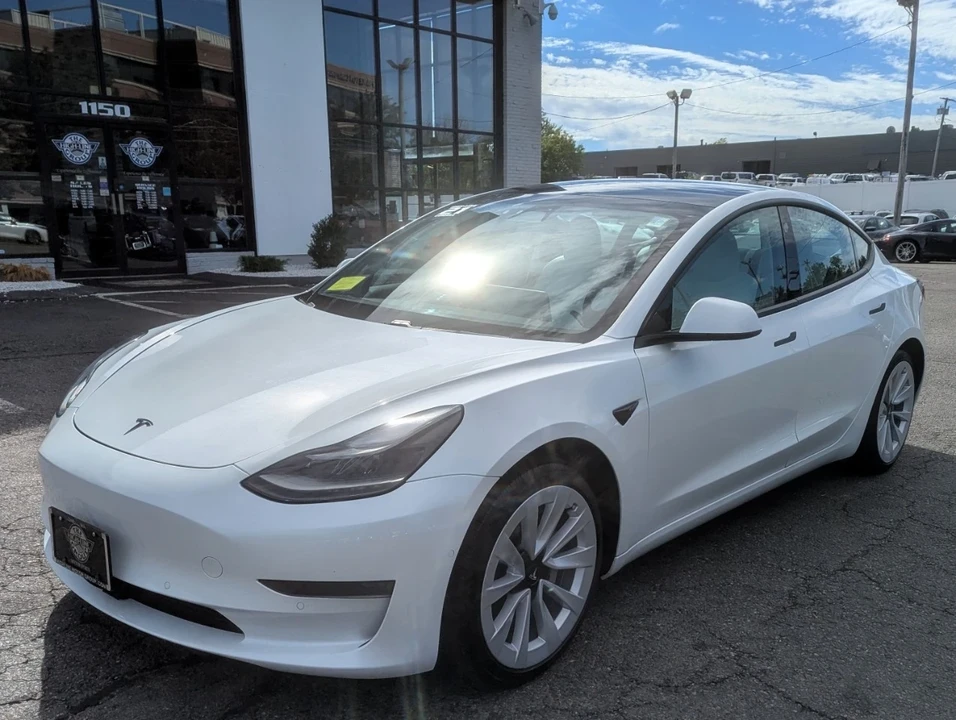 2021 Tesla Model 3 - Image 2 of 21