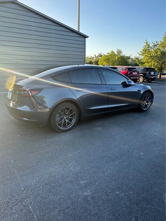 2021 Tesla Model 3 - Image 3 of 16