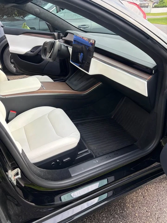 2021 Tesla Model S Plaid - Image 8 of 15