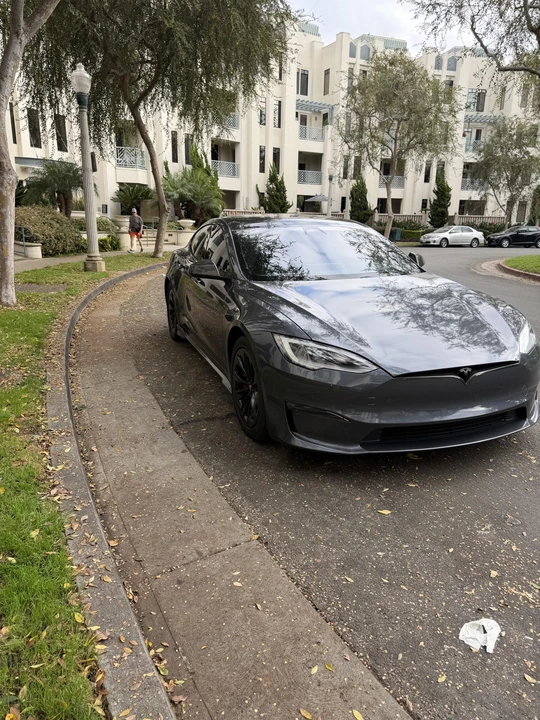 2021 Tesla Model S - Image 2 of 31