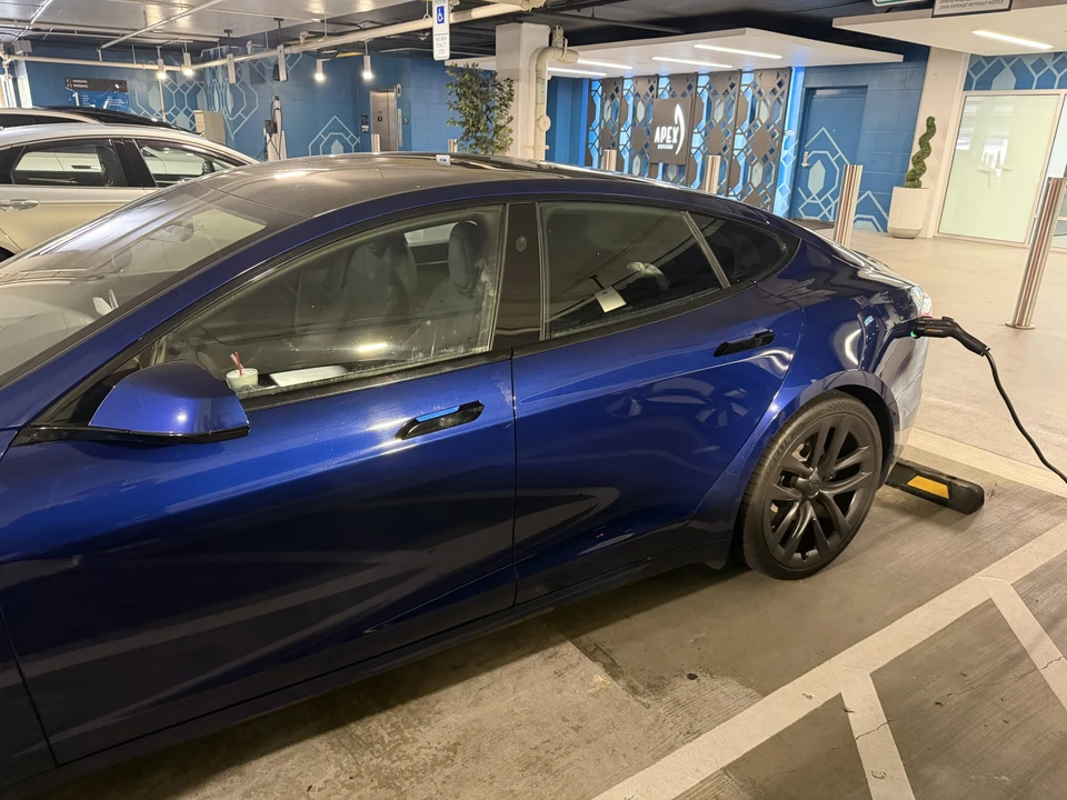 2021 Tesla Model S - Image 30 of 31