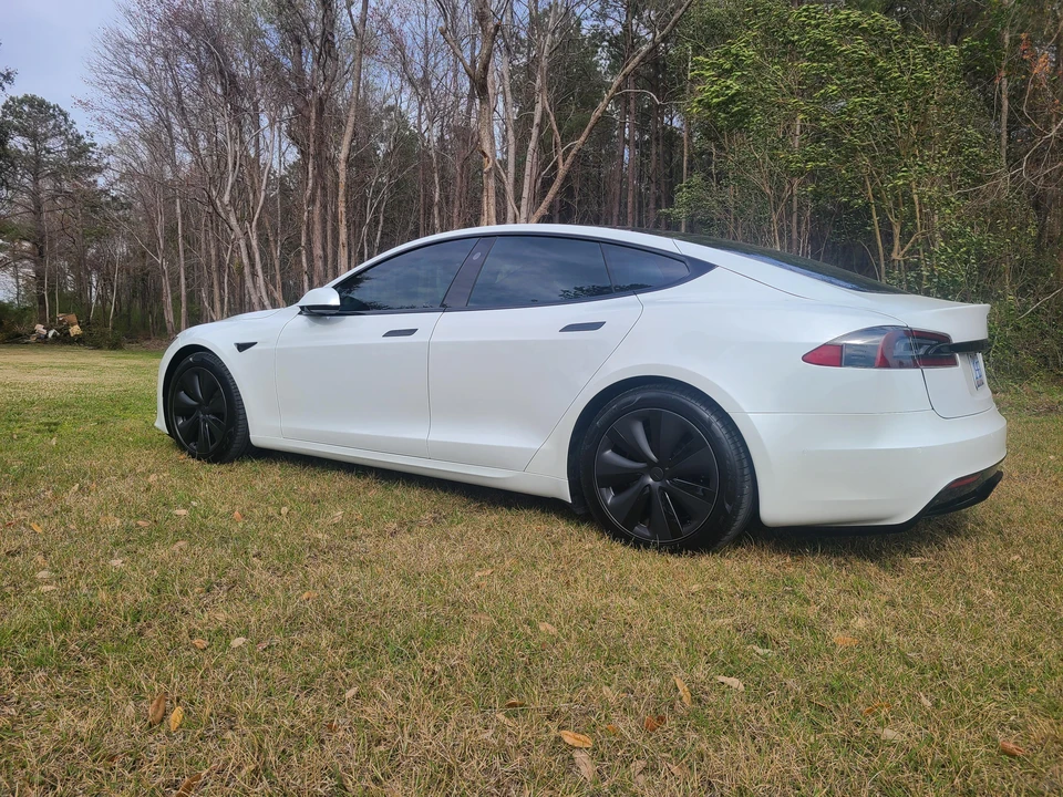 2022 Tesla Model S - Image 9 of 31