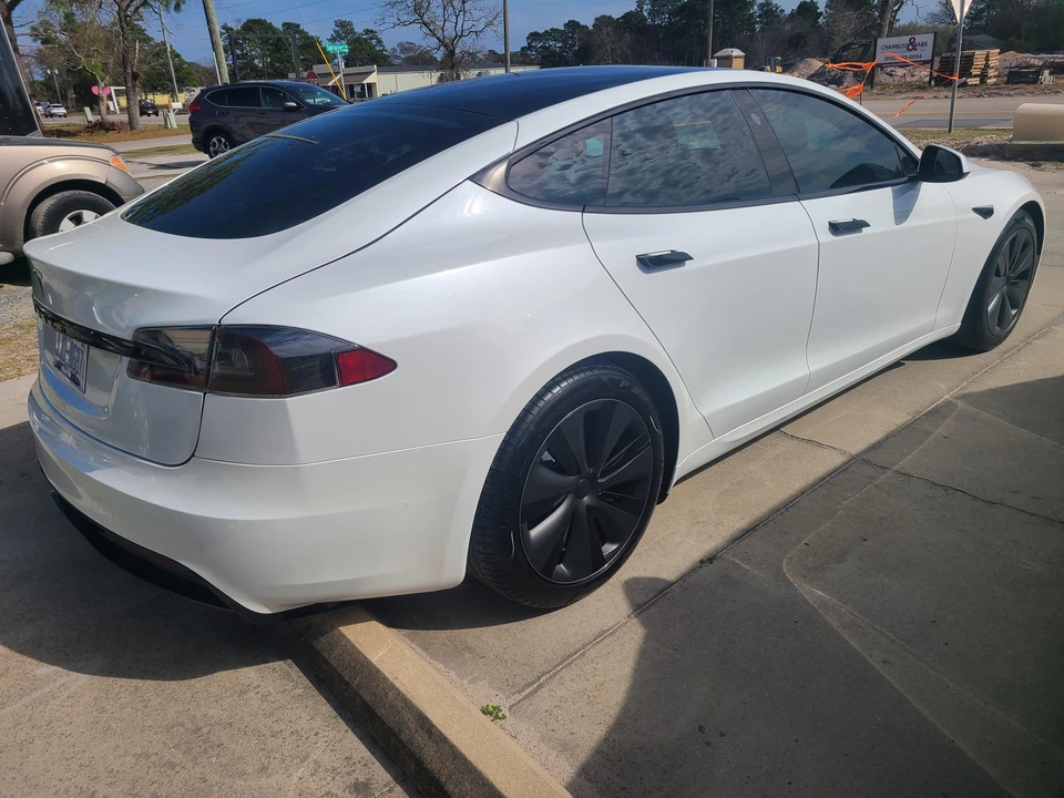 2022 Tesla Model S - Image 12 of 31