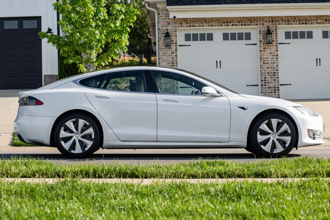 2021 Tesla Model S - Image 8 of 31