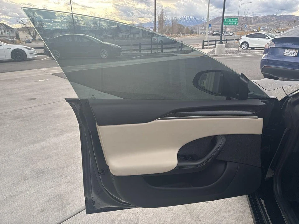 2021 Tesla Model S Plaid - Image 11 of 27