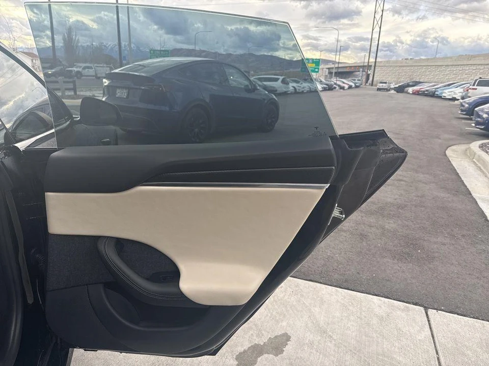2021 Tesla Model S Plaid - Image 18 of 27