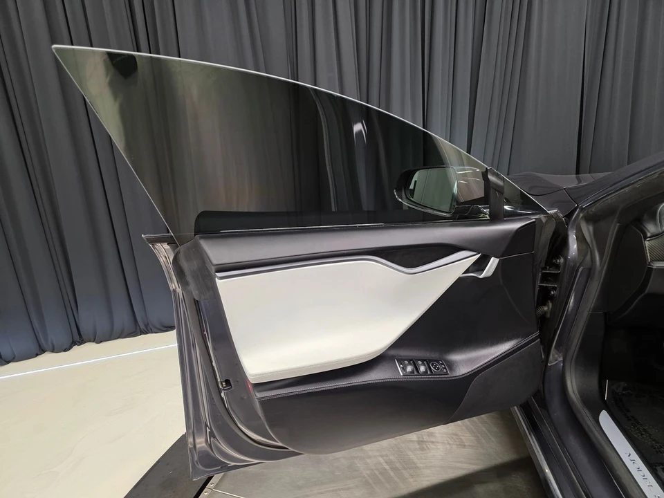 2021 Tesla Model S Plaid - Image 15 of 21