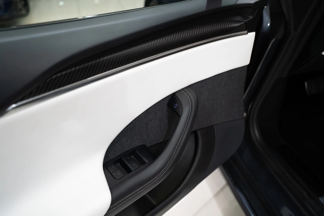 2021 Tesla Model S Plaid - Image 8 of 12