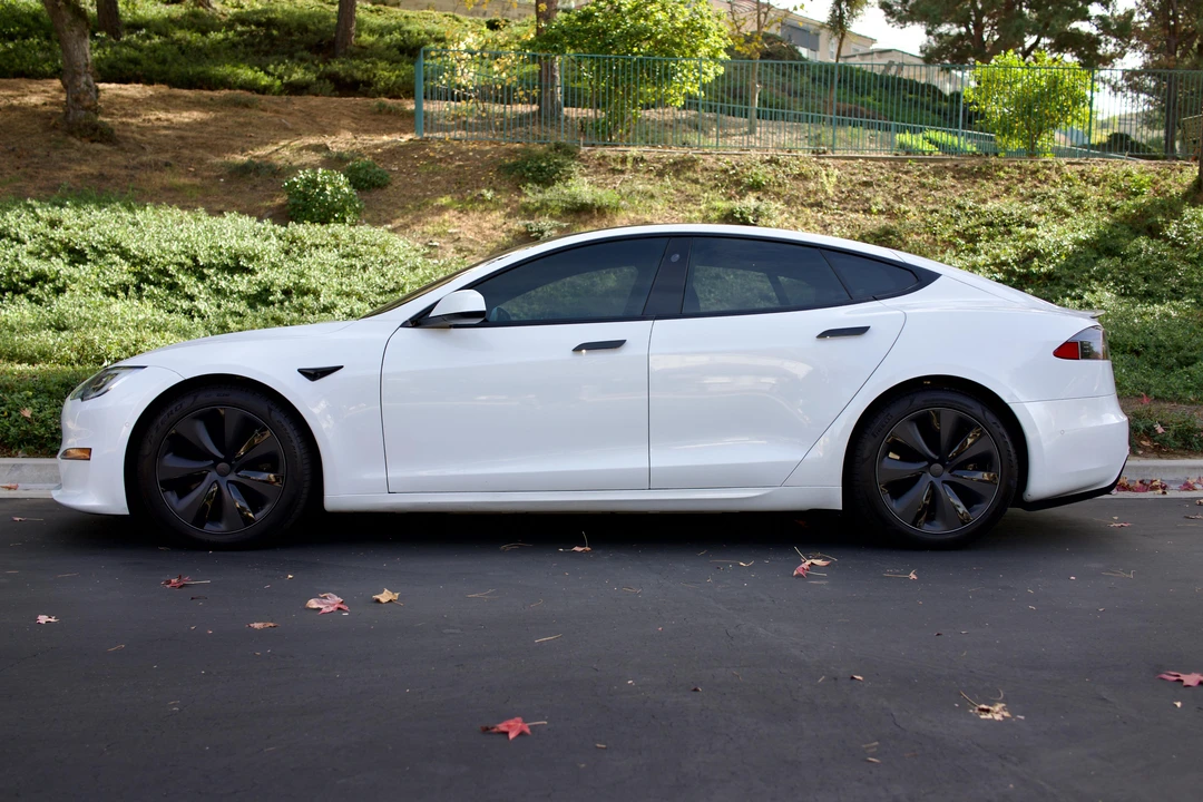 2021 Tesla Model S Plaid - Image 10 of 31