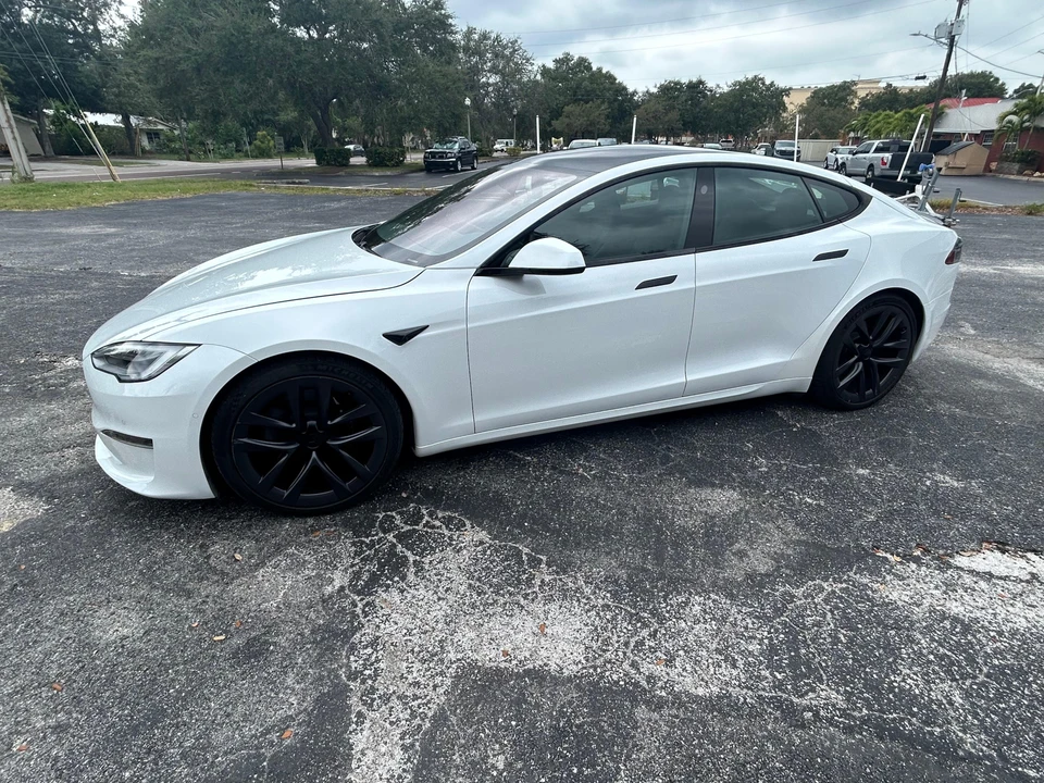 2021 Tesla Model S Plaid - Image 10 of 31