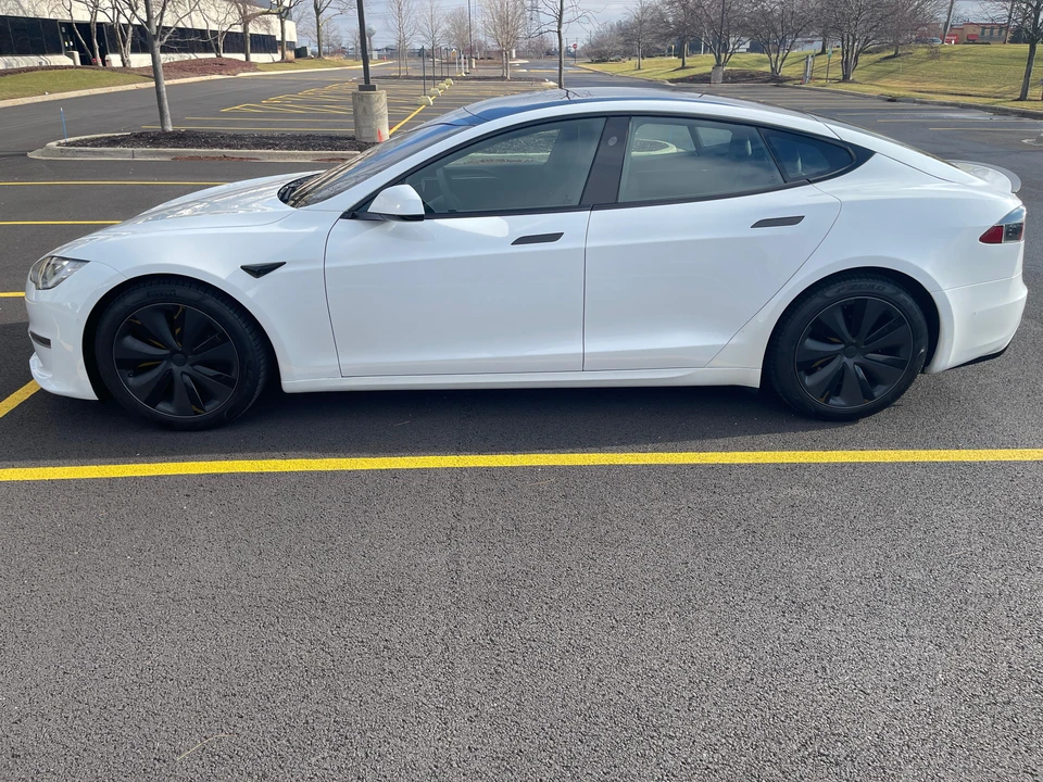 2021 Tesla Model S Plaid - Image 11 of 31