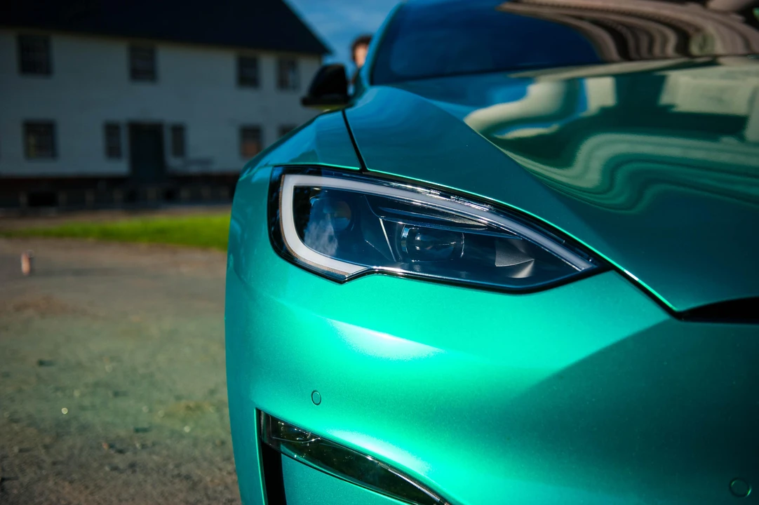 2021 Tesla Model S Plaid - Image 9 of 31