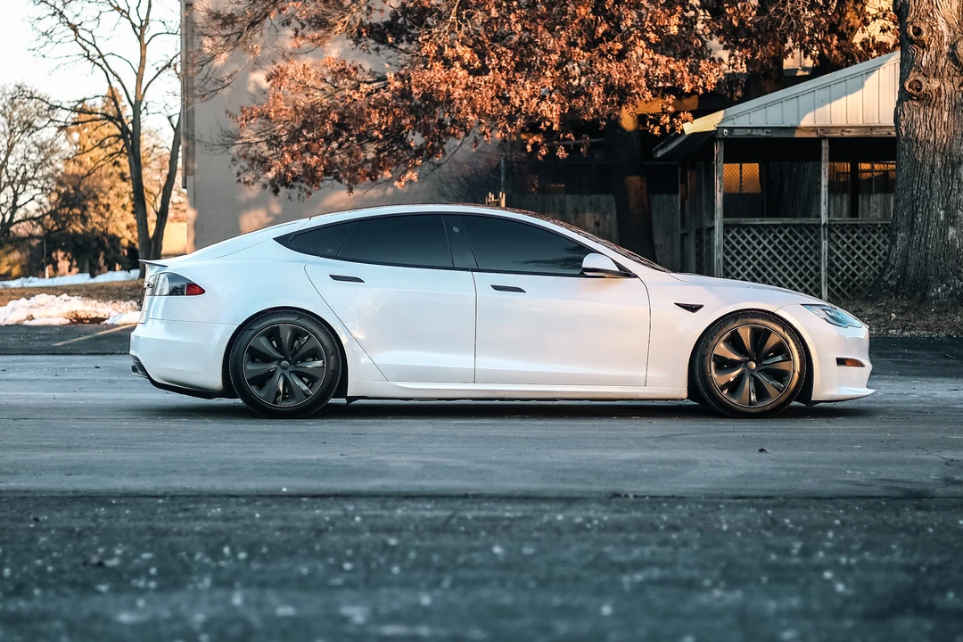 2021 Tesla Model S Plaid - Image 9 of 31
