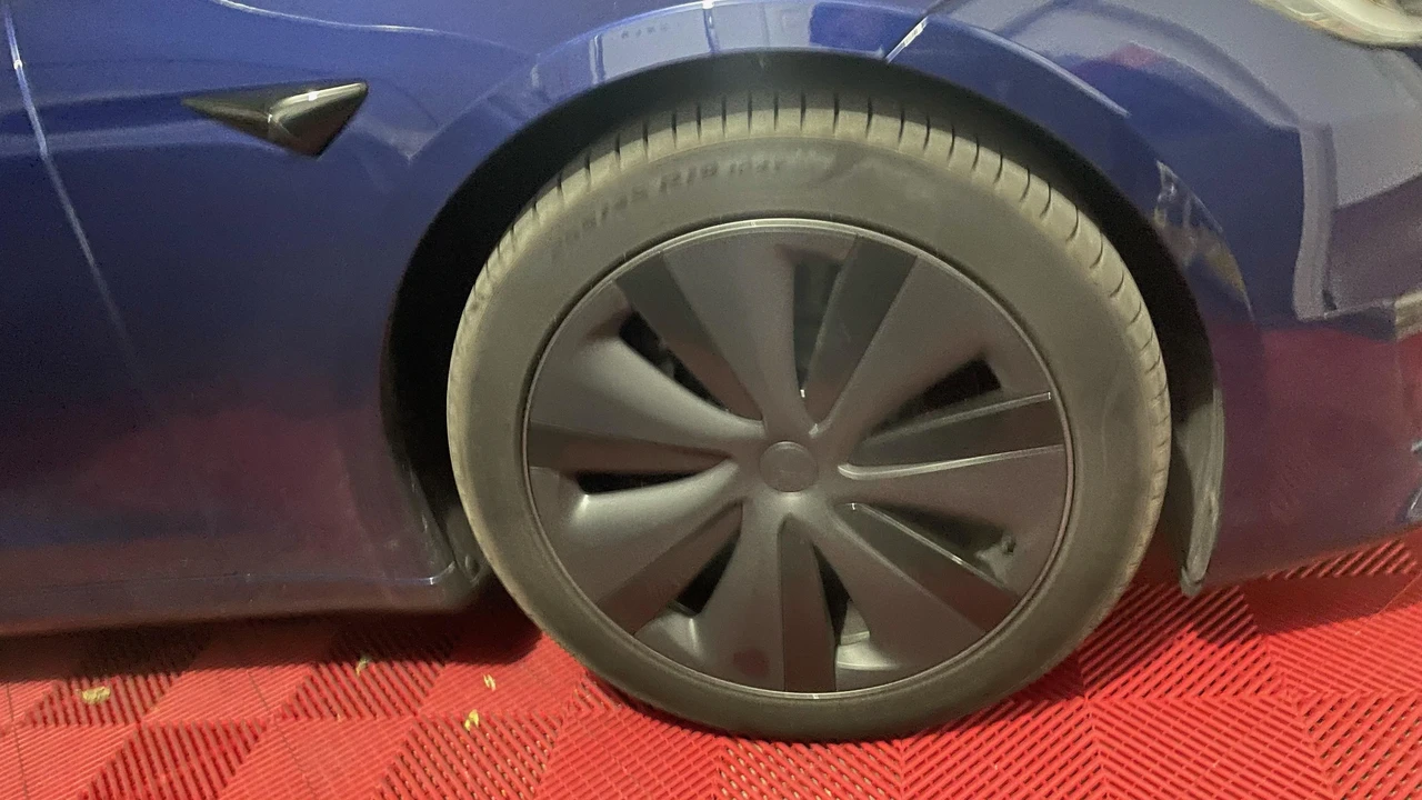 2021 Tesla Model S Plaid - Image 14 of 21