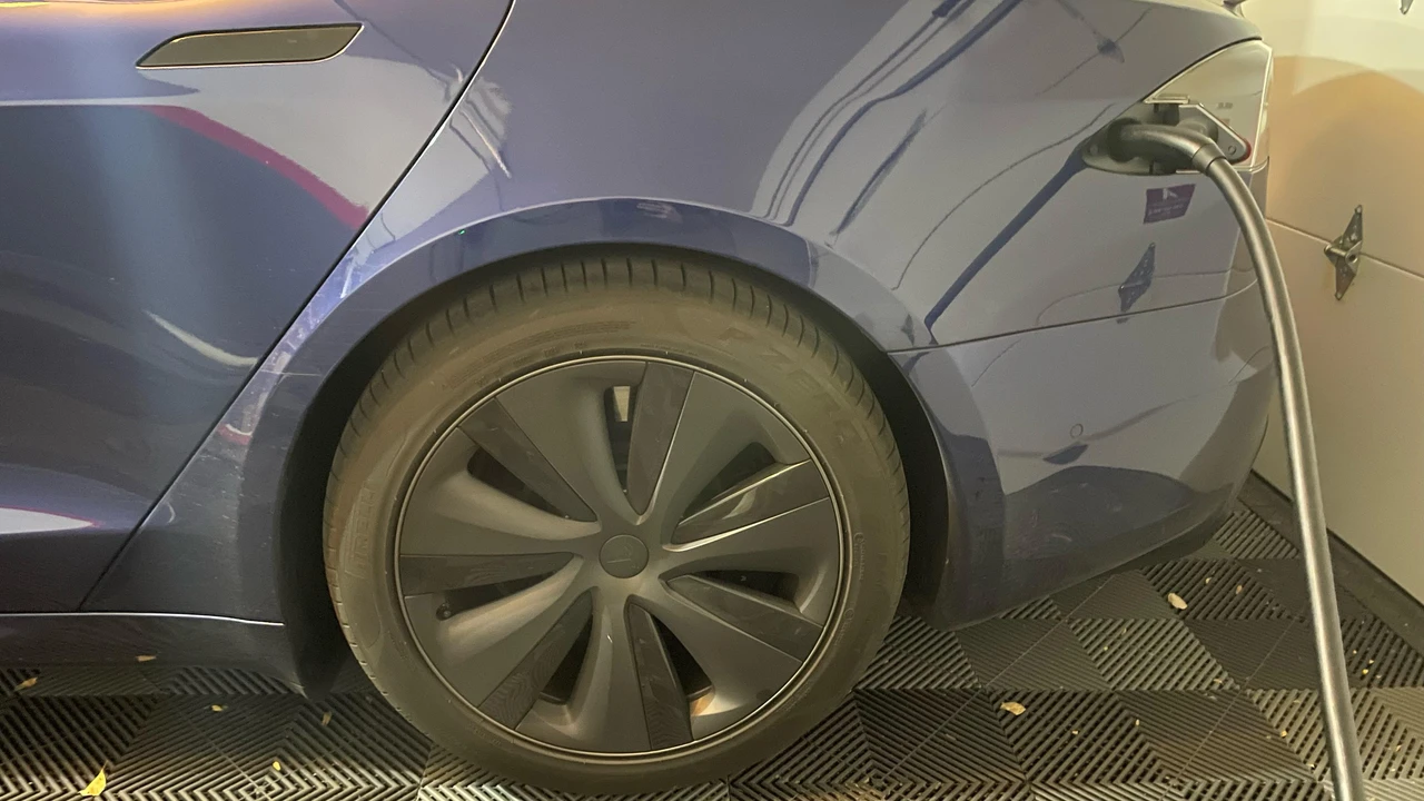 2021 Tesla Model S Plaid - Image 15 of 21