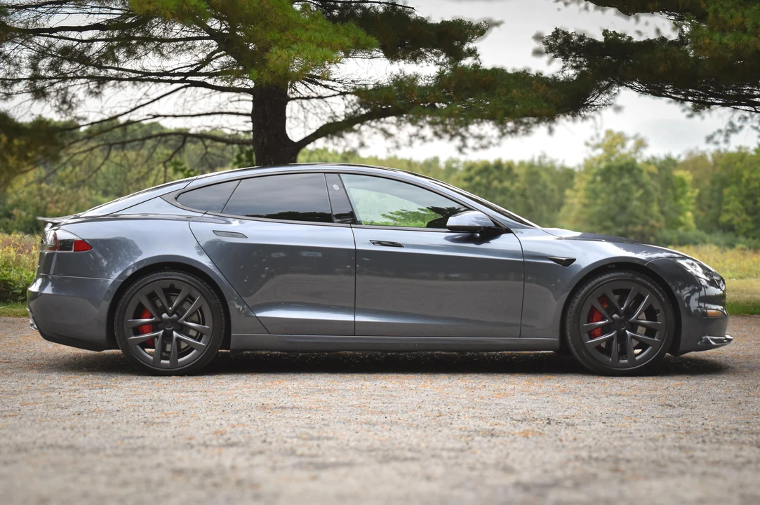 2021 Tesla Model S Plaid - Image 3 of 31
